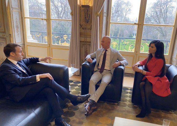 Jeff Bezos CEO Amazon (di tengah) membahas iklim dengan Presiden Prancis Emmanuel Macron pada 28 Februari 2021. (Twitter.com/Jeff Bezos)