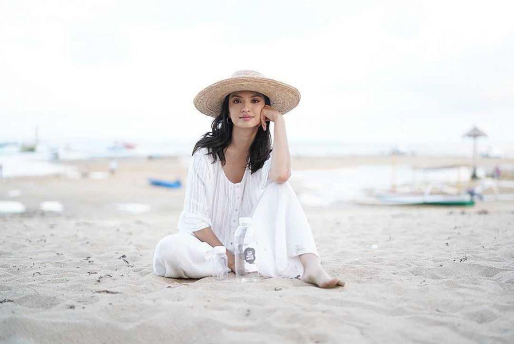 Damai dan Bahagia, 8 Potret Raline Shah Memesona di Alam Bebas