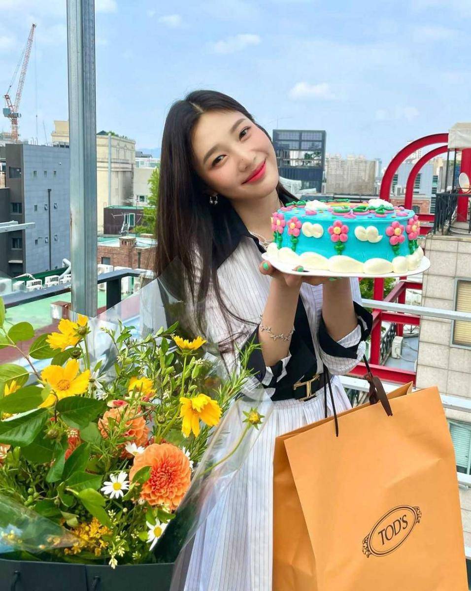 Joy Red Velvet (instagram.com/_imyour_joy)