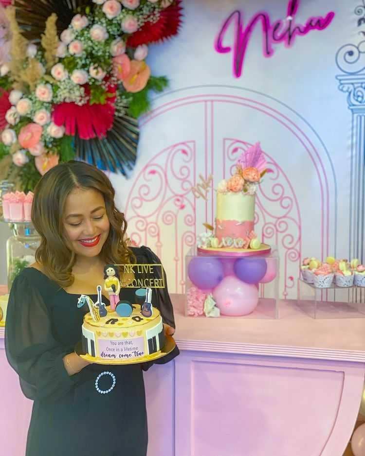 ulang tahun Neha Kakkar (instagram.com/nehakakkar)