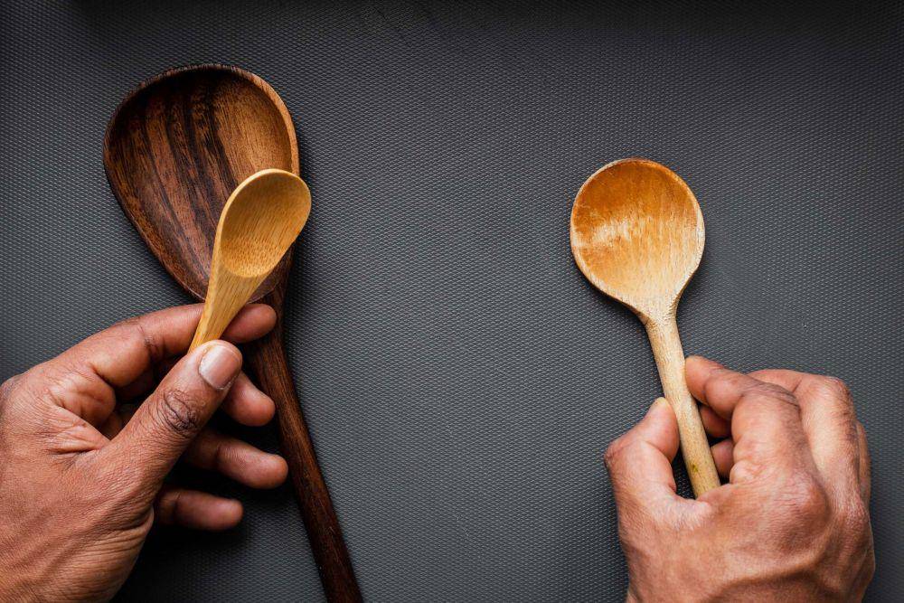 ilustrasi spatula kayu (Unsplash/Louis Hansel)