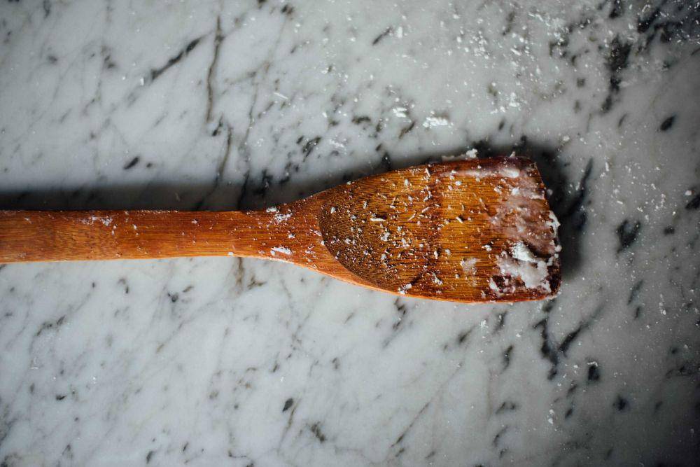 ilustrasi spatula kayu (Unsplash/CHUTTERSNAP)