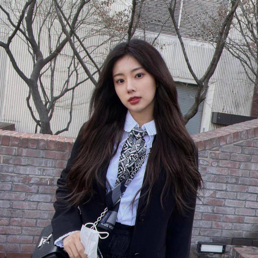 Kang Hyewon (instagram.com/hyemhyemu)