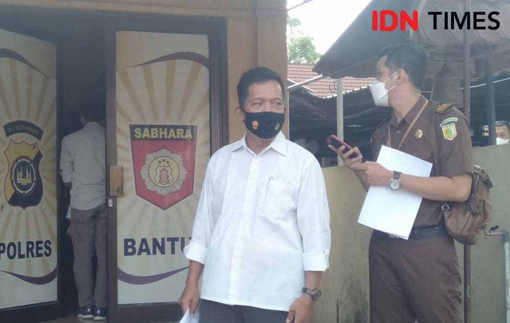 Kasat Reskrim Polres Bantul, AKP Ngadi (baju putih).(IDN Times/Daruwaskita)