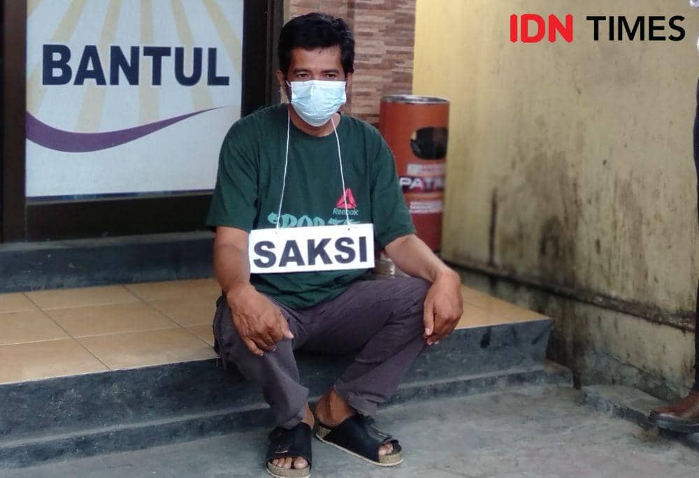 Bandiman ojek online yang menerim order sate sianida untuk dikirim ke Tommy. (IDN Times/Daruwaskita)