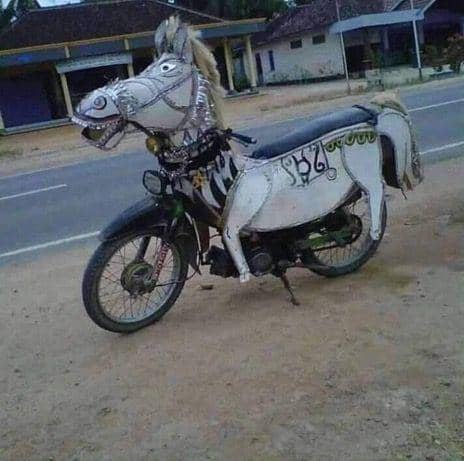 potret modifikasi motor unik (twitter.com/txtdariotomotif)