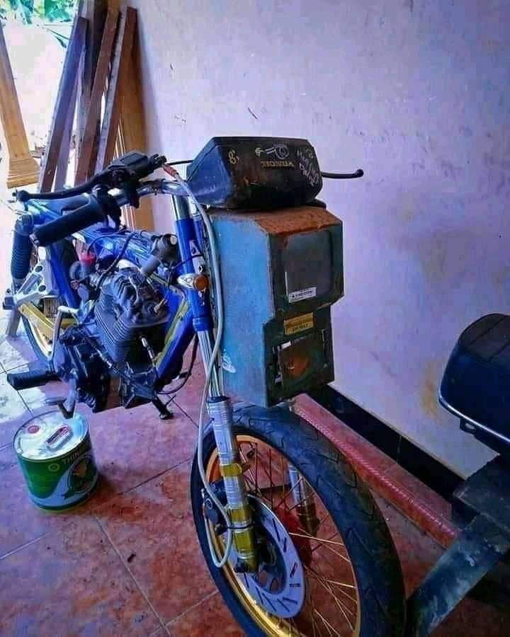 potret modifikasi motor unik (twitter.com/txtdariotomotif)