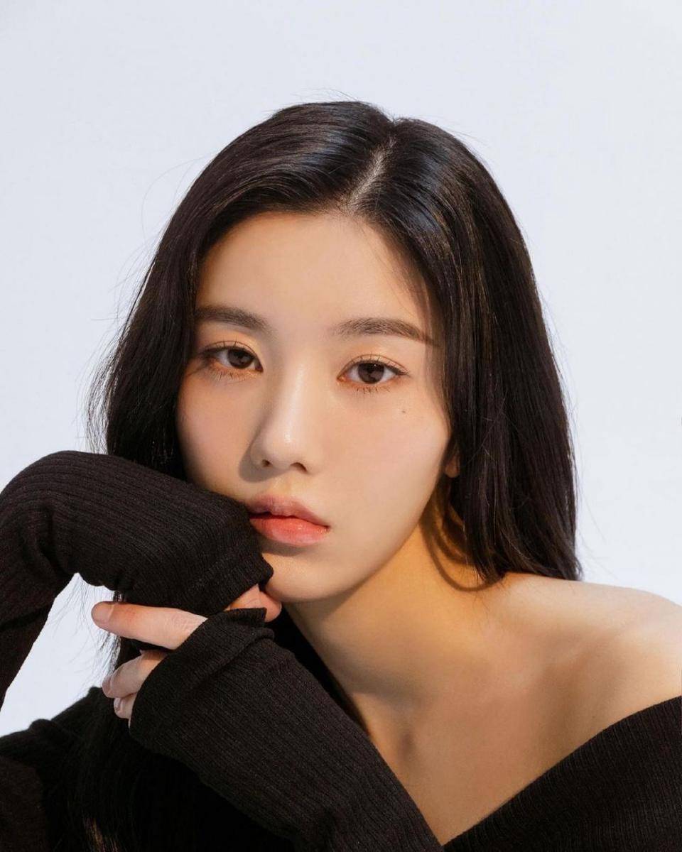 Kwon Eunbi (instagram.com/silver_rain.__)