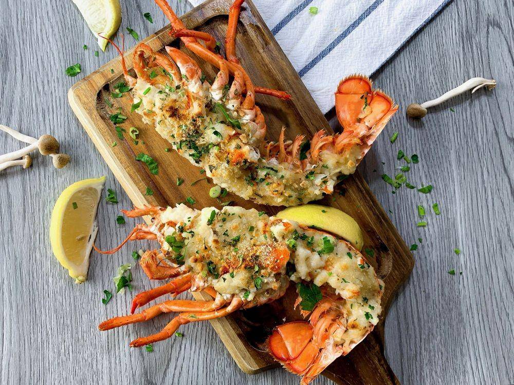 lobster termindor (themaplecuttingboard.com)
