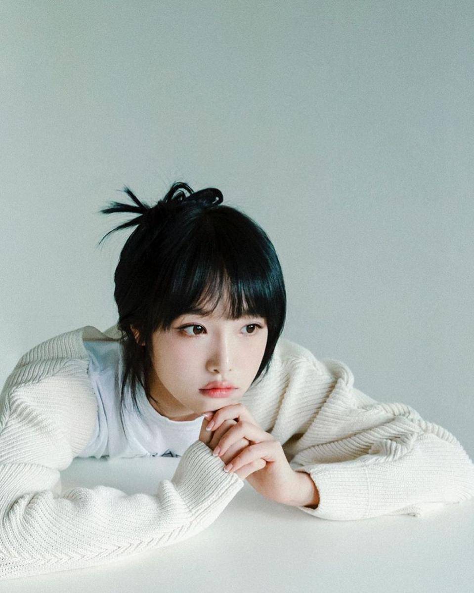 Choi Yena (instagram.com/yena.jigumina)