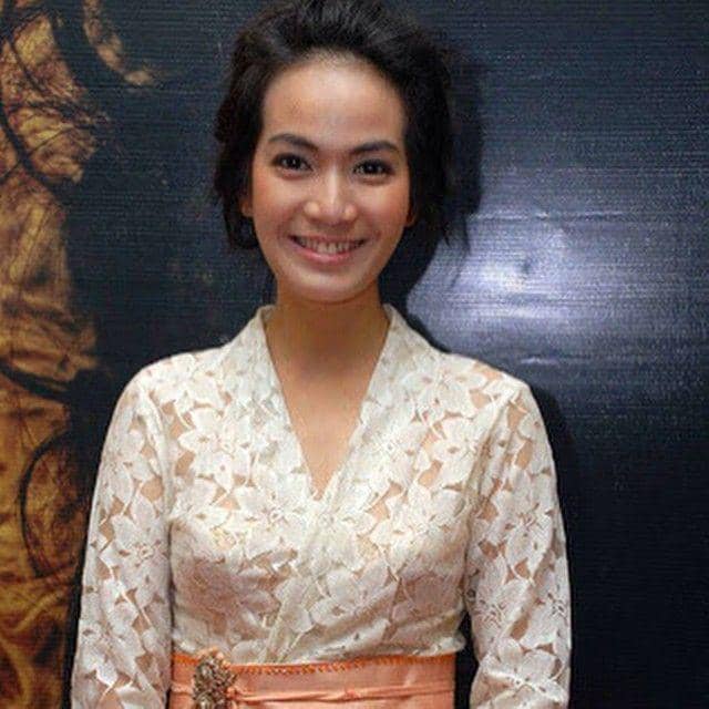 Ladya Cheryl (instagram.com/sigendutmucil)