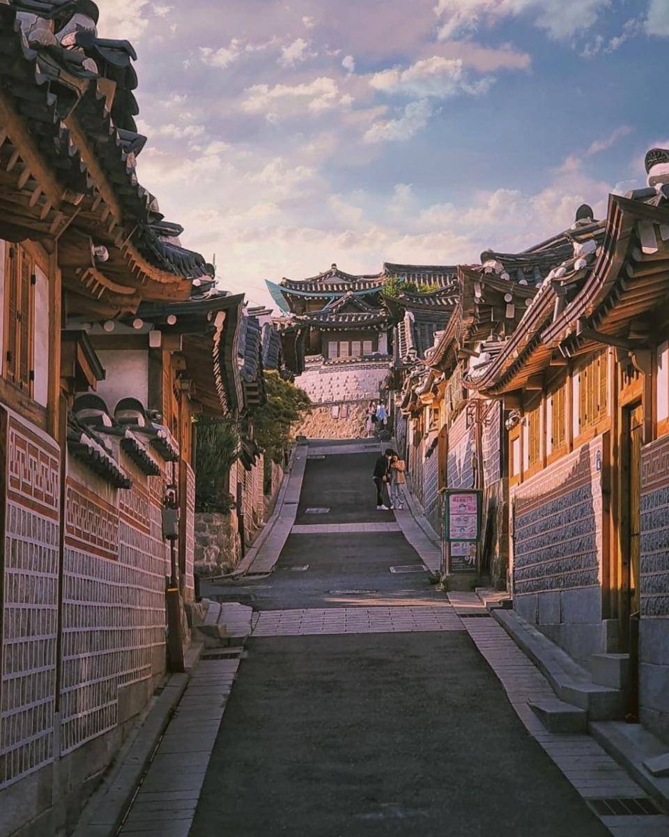 Bukchon Hanok Village (instagram.com/hotpickorea)