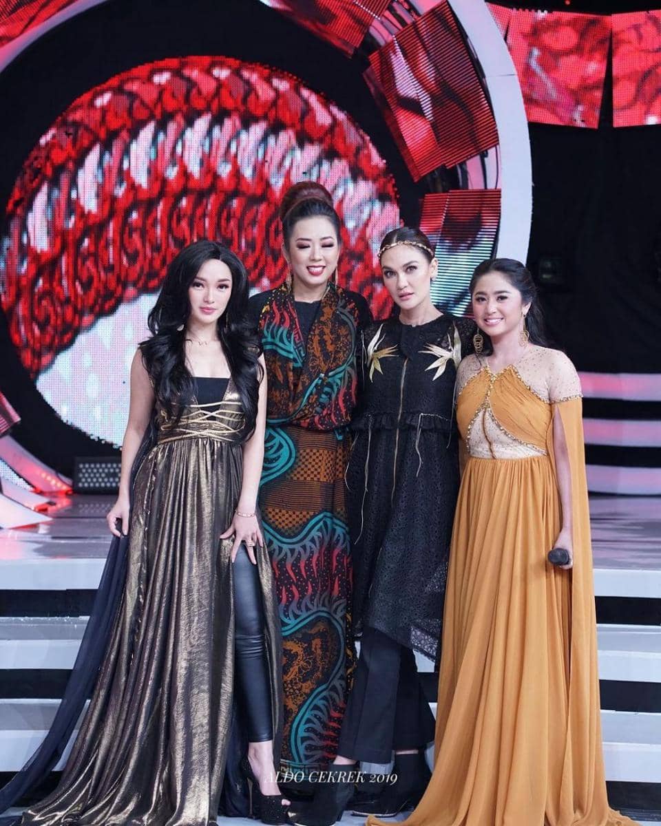 Zaskia Gotik (Instagram.com/zaskia_gotik)