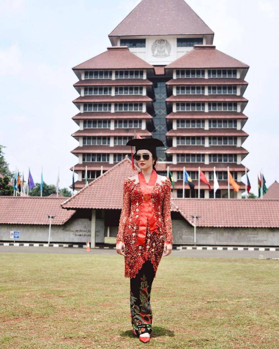 Kebaya wisuda Febby Rastanty. (instagram.com/febbyrastanty)