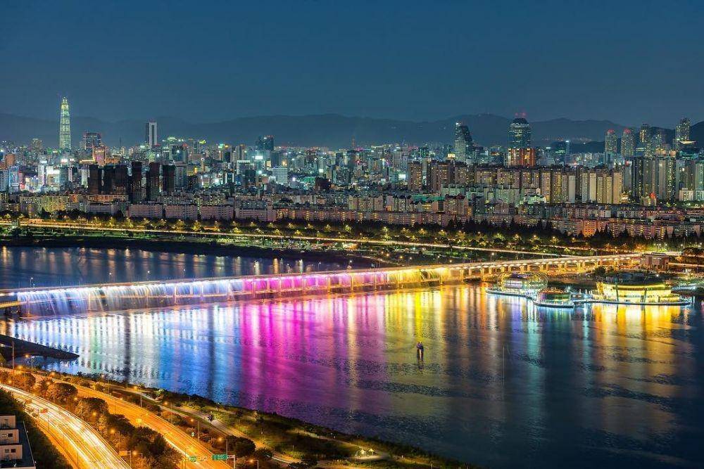 Banpo Bridge (instagram.com/korea_nightview)