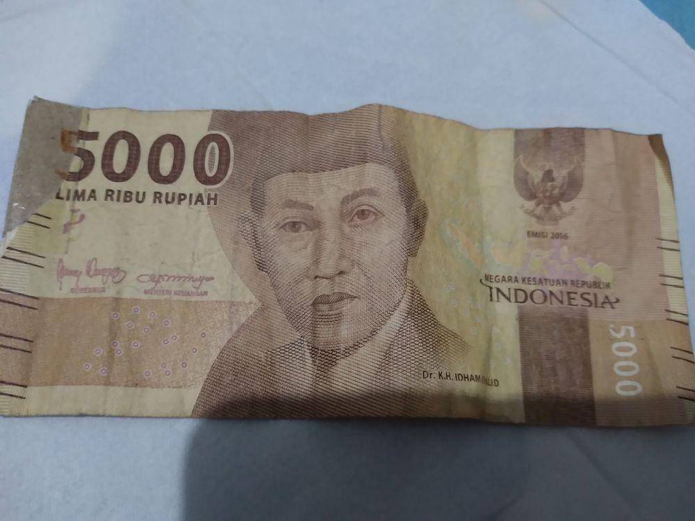 uang kembalian tambalan (twitter.com/disiniay)