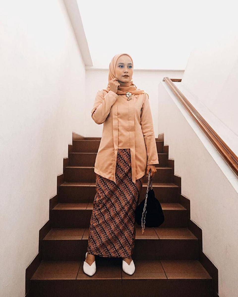 Outfit kondangan ala selebgram Chairunissa (instagram.com/nissachair)