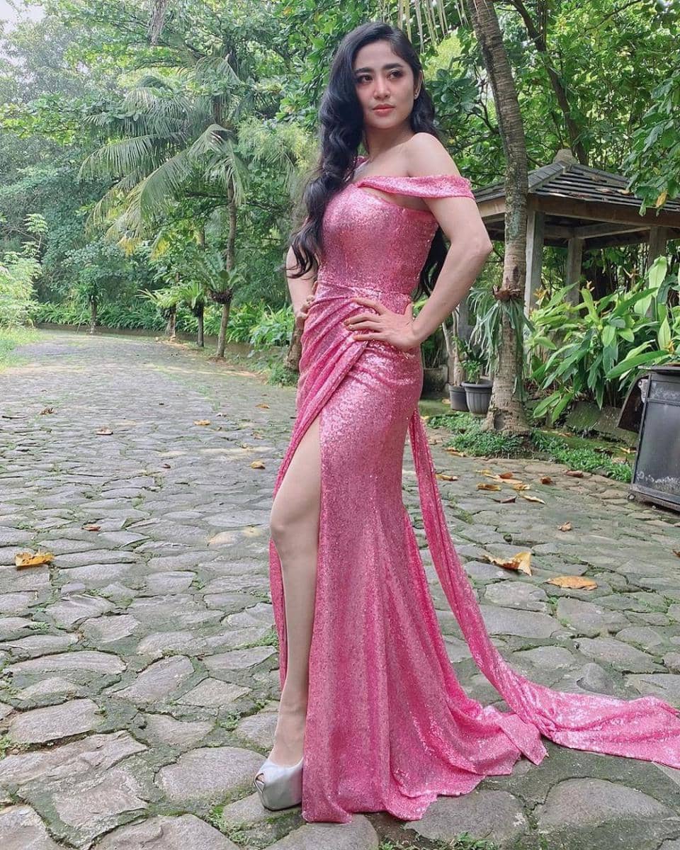 Dewi Perssik (Instagram.com/dewiperssikreal)