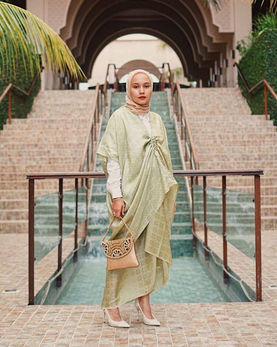 Outfit kondangan ala selebgram Chairunissa (instagram.com/nissachair)