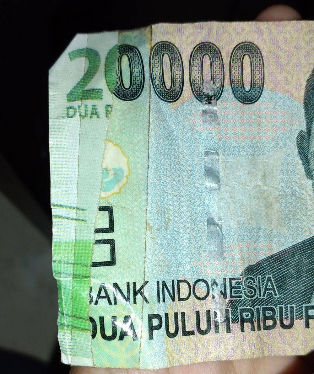 uang kembalian tambalan (twitter.com/rubyrubyrubee)