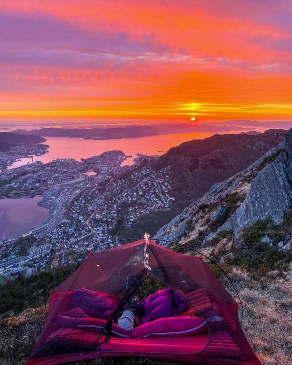 pemandangan dari atas Gunung Ulriken (instagram.com/maritengum_)
