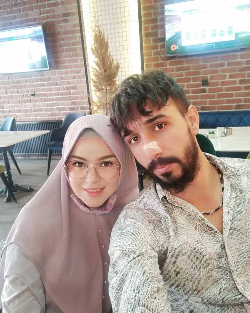 Siti Liza dan suami (instagram.com/turgutputurge44)