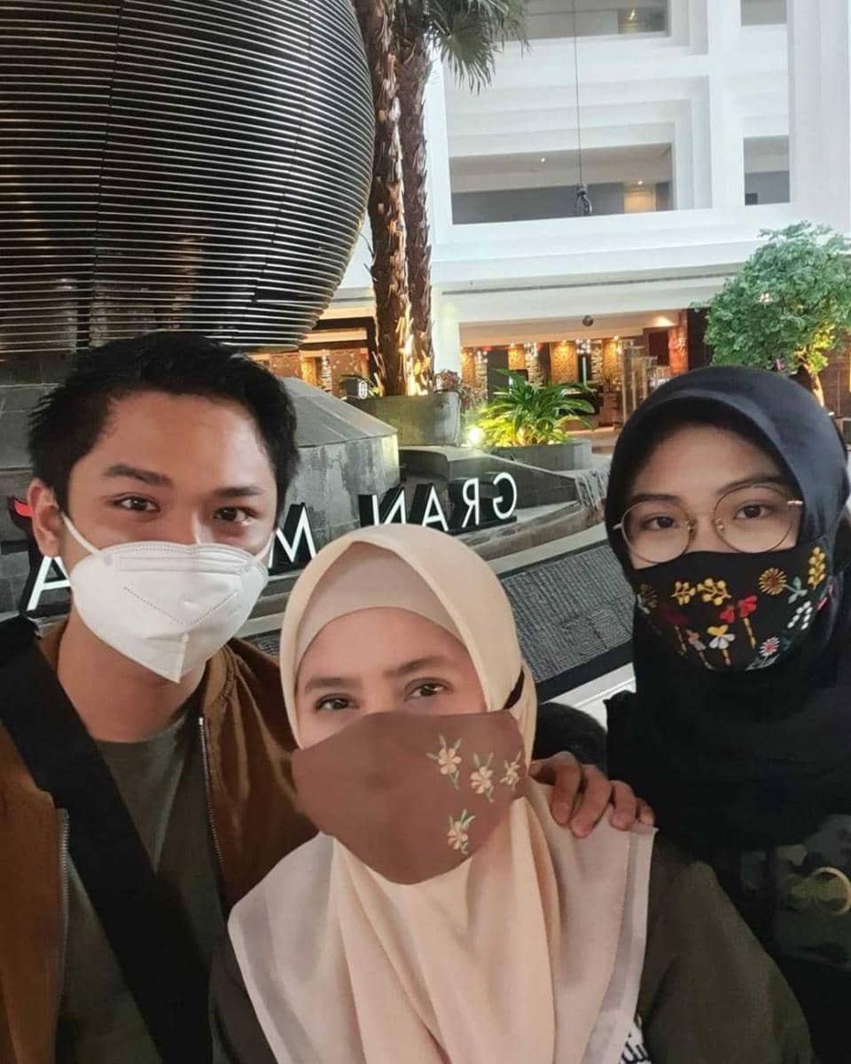 Ine Sinthya dan kedua anaknya (instagram.com/inesinthya)