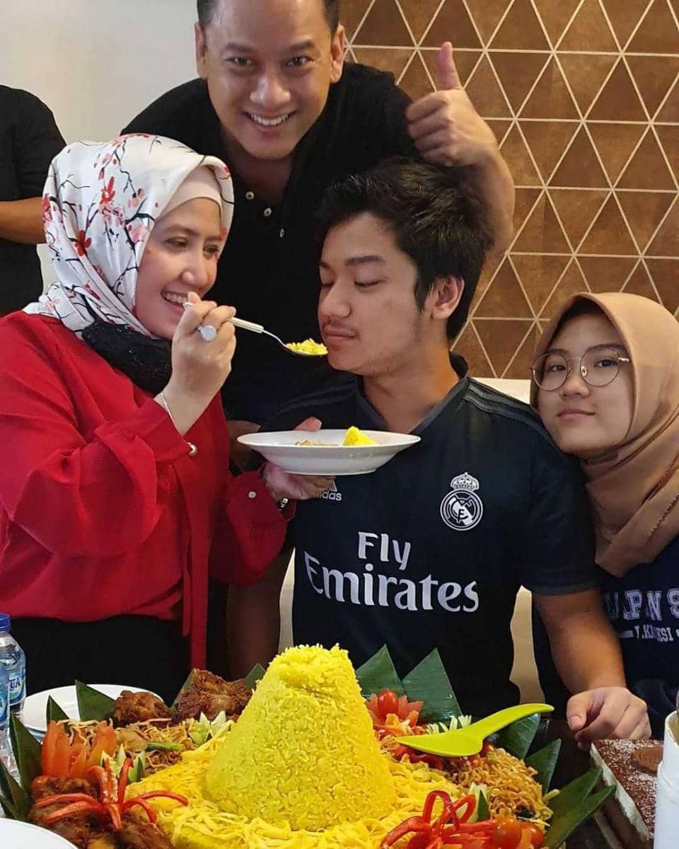 Ine Sinthya dan kedua anaknya (instagram.com/inesinthya)