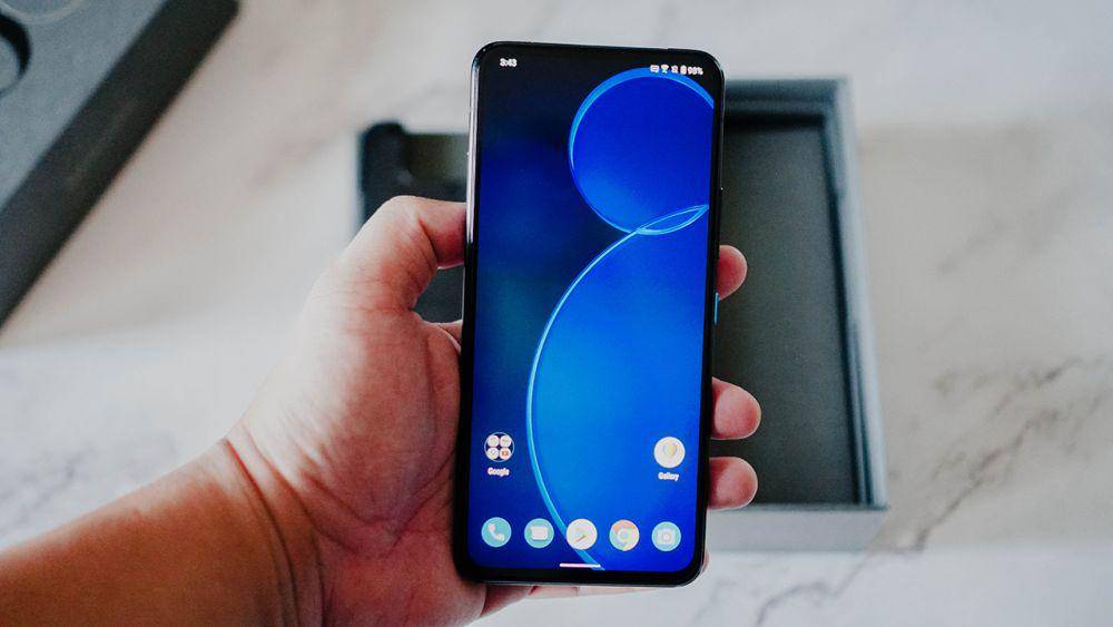 Asus Zenfone 8 Flip display (gadgetmatch.com)