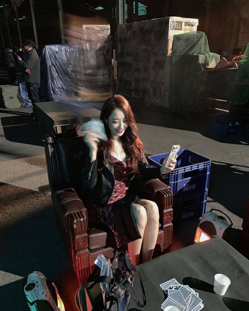 Kyungri 9MUSES di balik layar drama Korea Undercover (instagram.com/gyeongree)