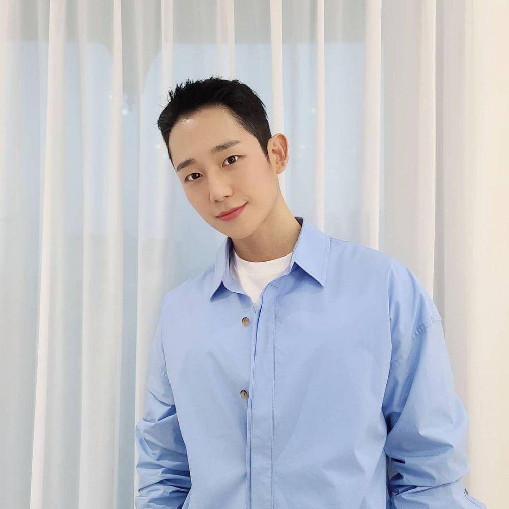 Jung Hae In (instagram.com/holyhaein)