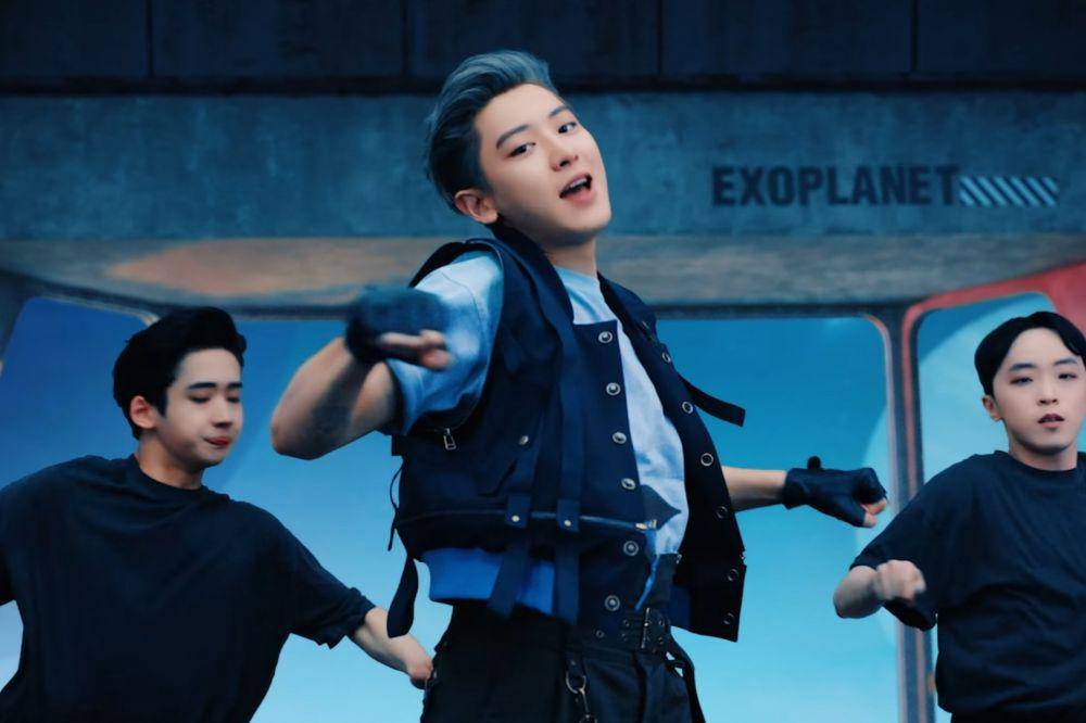 Penampilan Chanyeol di MV 'Don't Fight the Feeling' (YouTube/SMTOWN)