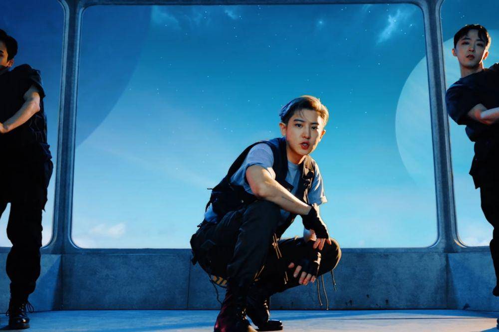 Penampilan Chanyeol di MV 'Don't Fight the Feeling' (YouTube/SMTOWN)