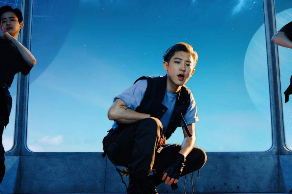 Penampilan Chanyeol di MV 'Don't Fight the Feeling' (YouTube/SMTOWN)