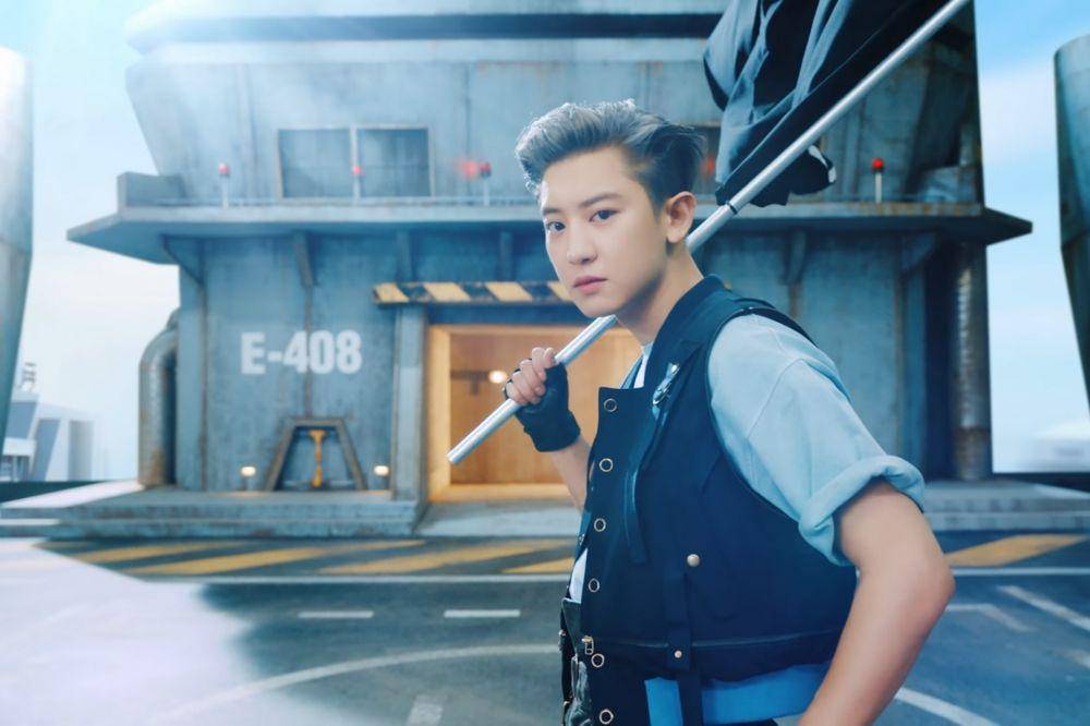 Penampilan Chanyeol di MV 'Don't Fight the Feeling' (YouTube/SMTOWN)