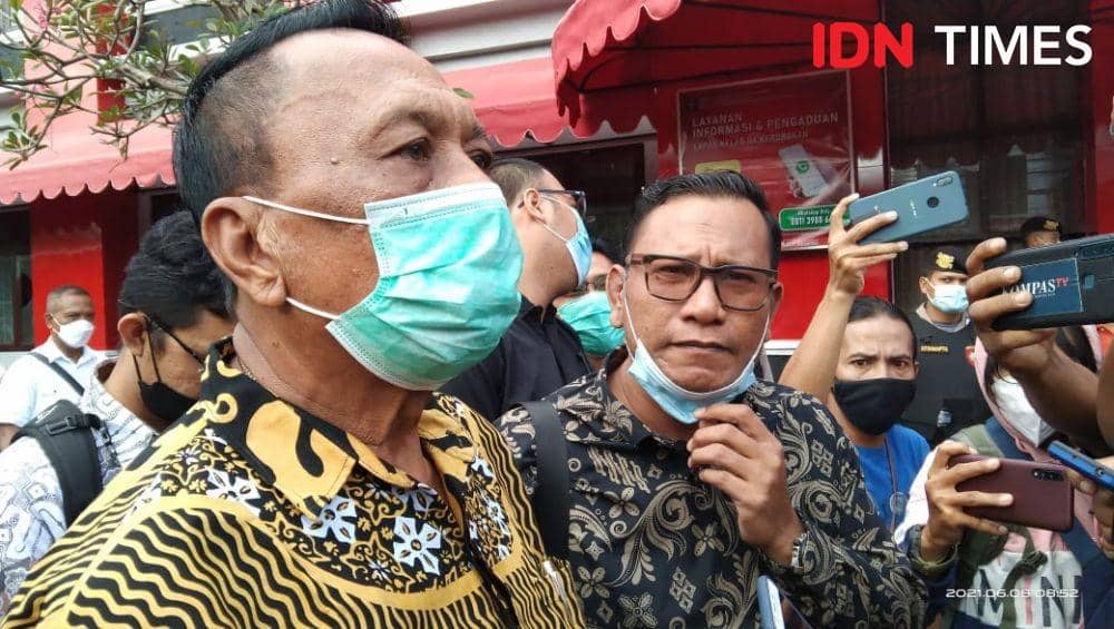 Suasana penjemputan kebebasan Jerinx, Selasa (8/6/2021). (IDNTimes/Ayu Afria)