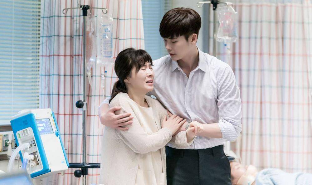 Hwang Young Hee dan Lee Jong Suk (soompi.com)
