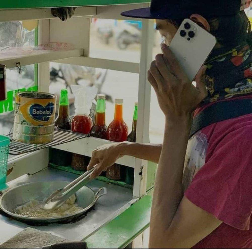 meme iphone(instagram.com/yuktertawa)
