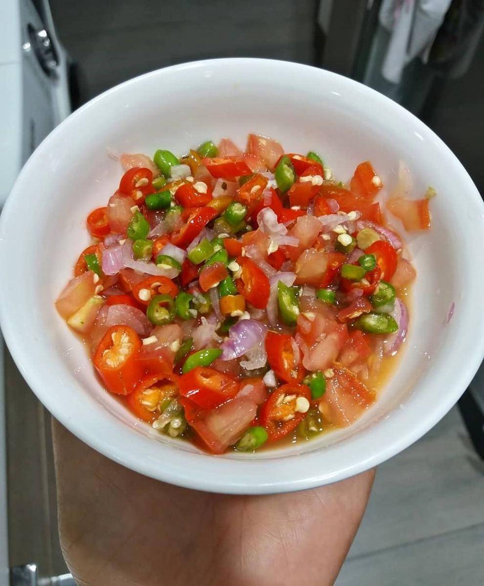 Sambal dabu dabu (thuliink_)