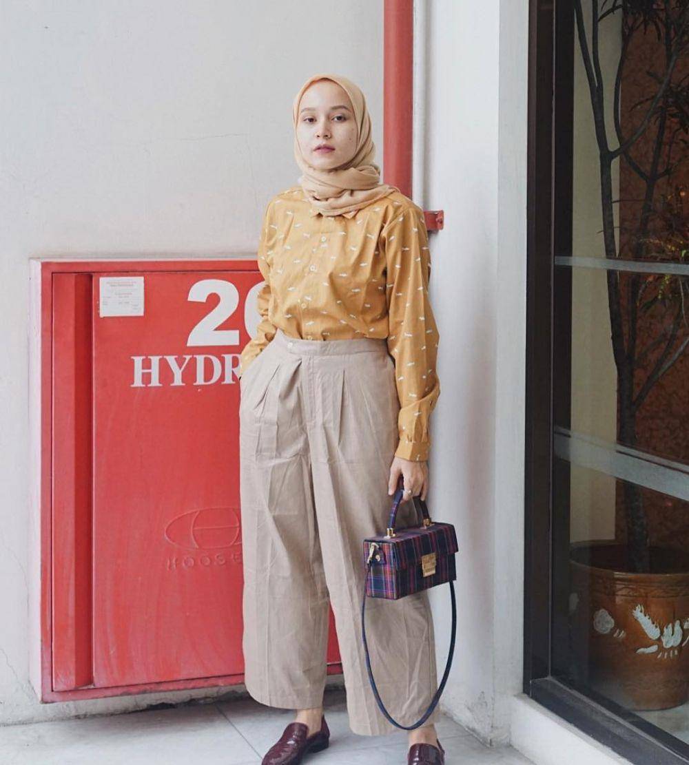 Outfit dengan bawahan wide leg pants ala selebgram Chairunissa (instagram.com/nissachair)