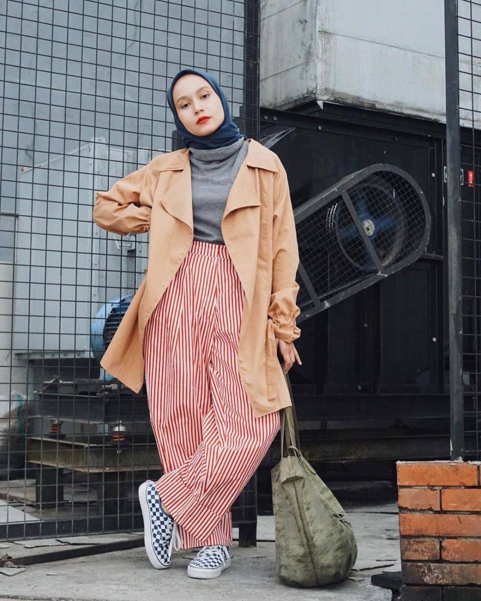 Outfit dengan bawahan wide leg pants ala selebgram Chairunissa (instagram.com/nissachair)