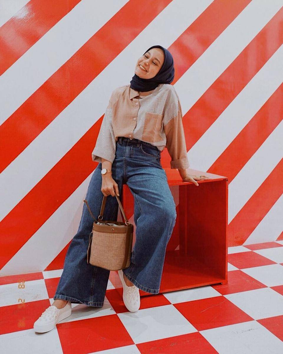 Outfit dengan bawahan wide leg pants ala selebgram Chairunissa (instagram.com/nissachair)