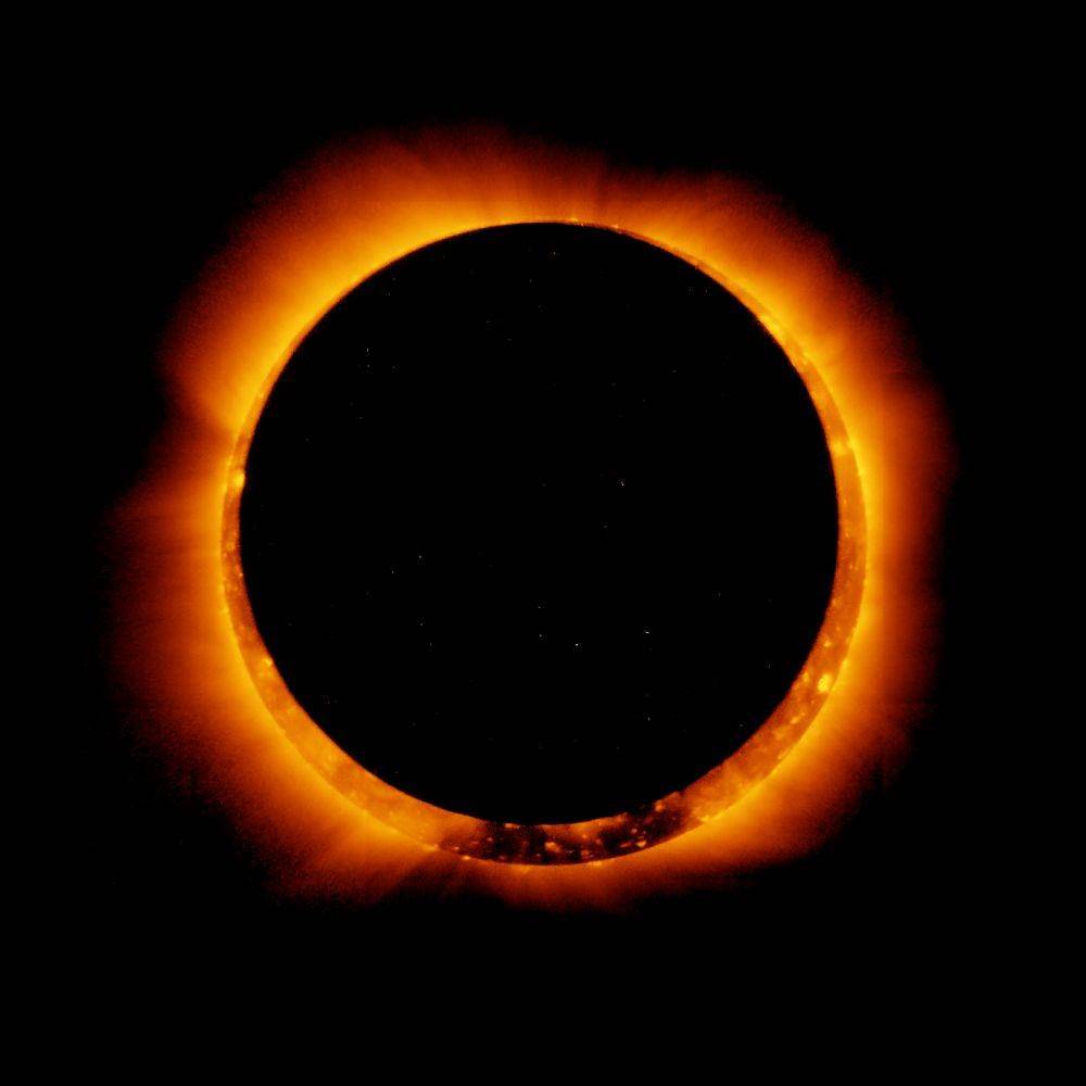 Gerhana matahari cincin pada tahun 2011. (Dok. Hinode/XRT via space.com)