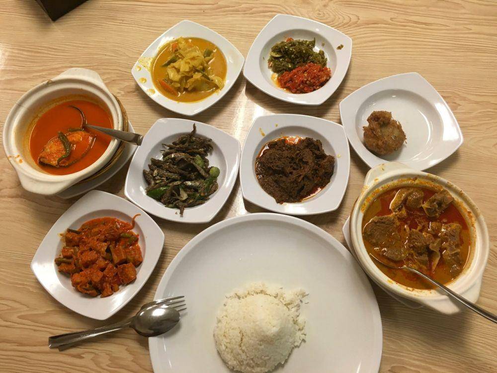 Ilustrasi makanan khas Padang di Singapura (hungrygowhere.com)