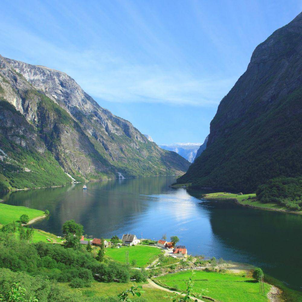 Naeroyfjord (fjordtours.com)