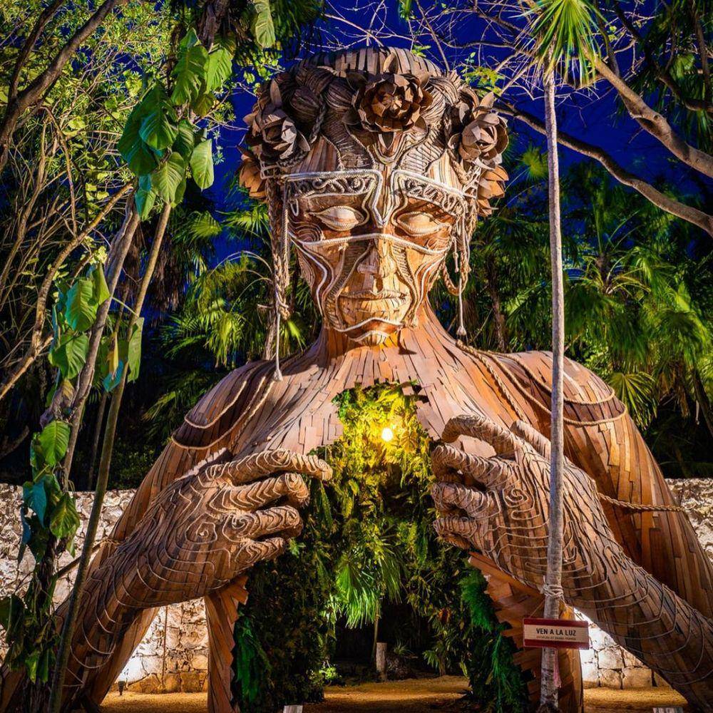 Salah satu instalasi seni di festival Art With Me Tulum (instagram.com/artwithmetulum)