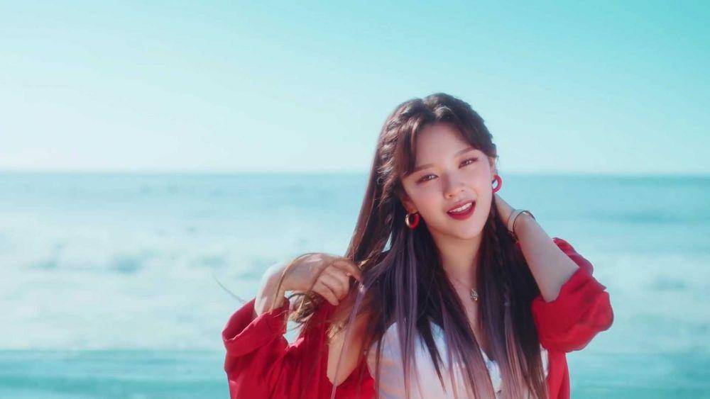 Alcohol Free TWICE (youtube.com/JYP Entertainment)