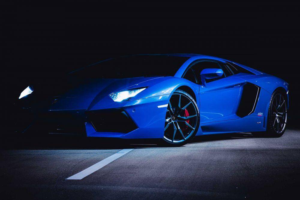 ilustrasi mobil sport (unsplash.com/alex_rainer)