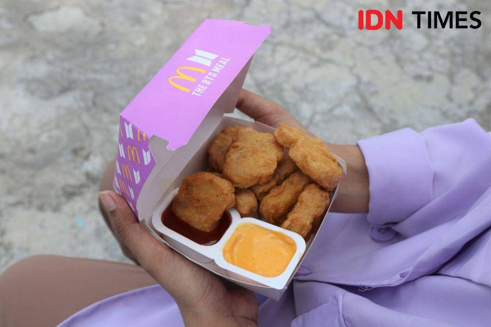 McNugget dan dua saus terbaru di BTS Meal (IDN Times/Naufal Al Rahman)