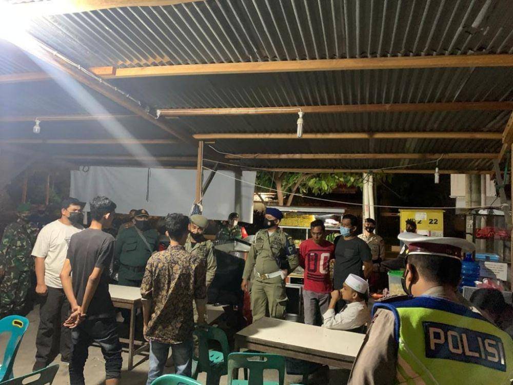 Tempat usaha warga yang didatangi petugas protokol kesehatan (IDN Times/Istimewa)